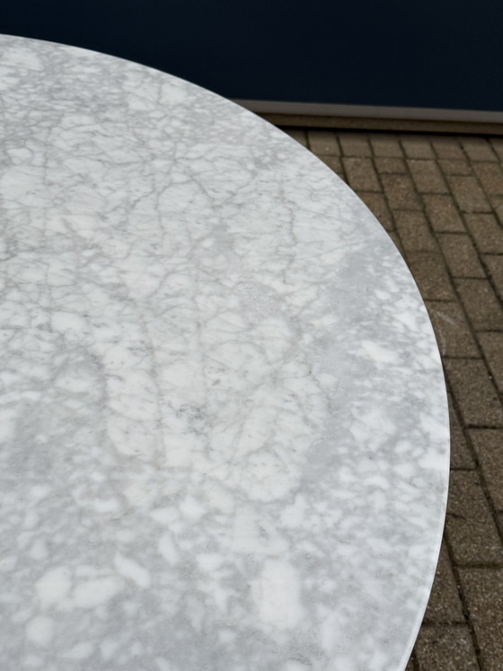 Image 1 of Original round Knoll Tulip dining table (137cm) Carrara marble NEW CONDITION!
