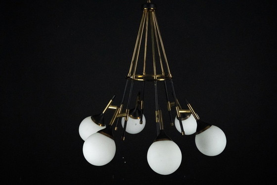 Image 1 of Rara lámpara Stilnovo de los años 50 con globos de cristal opalino. Italia