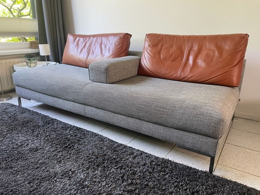 Design on Stock Aikon Lounge-Sofa mit Fußhocker