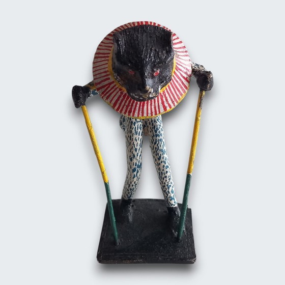 Image 1 of Ensemble de cinq statues figuratives africaines en métal peint à la main – têtes d'animaux – Afrique