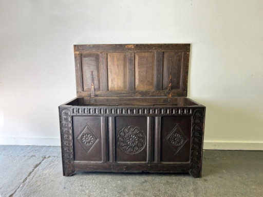 Rare 17th Century Carved Oak Coffer Charles II Period Circa 1660-1680 – opbergkast, Wood (photo 2 of 8)