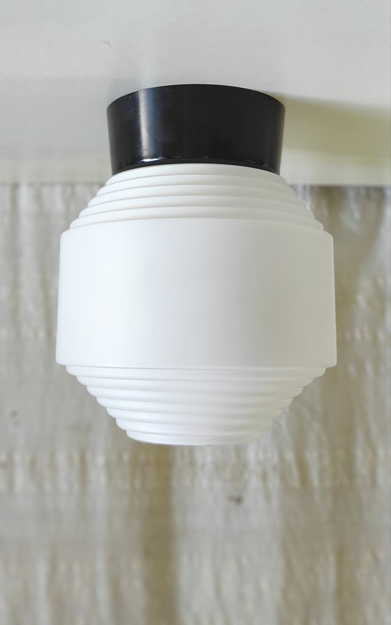 Lampada da soffitto o da tavolo a globo opalino di Philips - Metà del XX secolo – Plafoniere, Glass (photo 4 of 8)