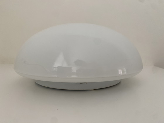 Image 1 of Applique murale/plafonnier vintage en verre opalin massif