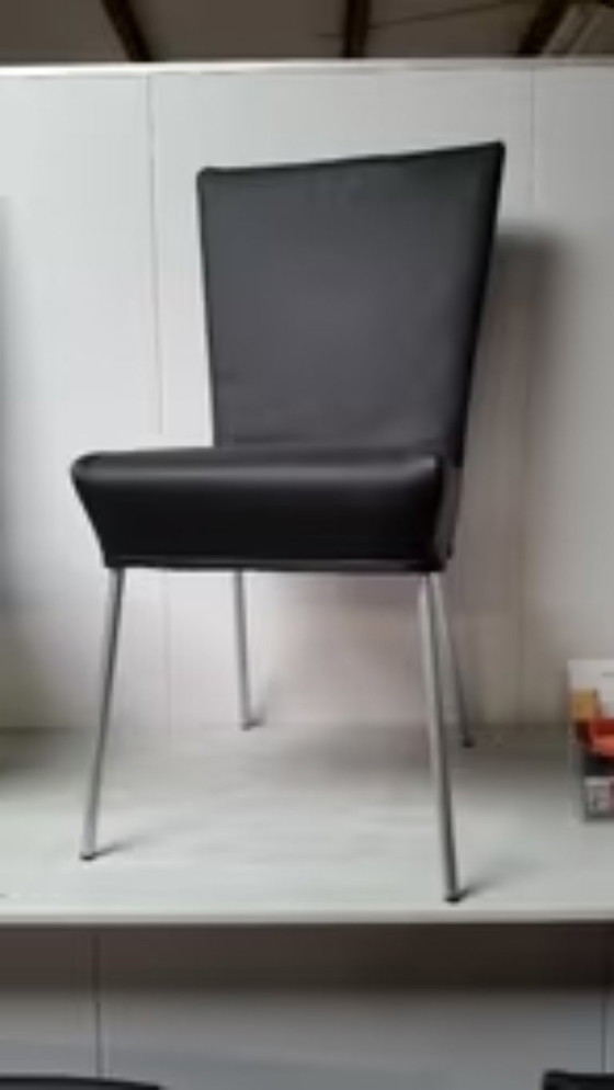 Image 1 of 4 chaises de salle à manger LABEL Orea | Cuir de buffle noir | Un classique du design brabançon – Gerard van den Berg !