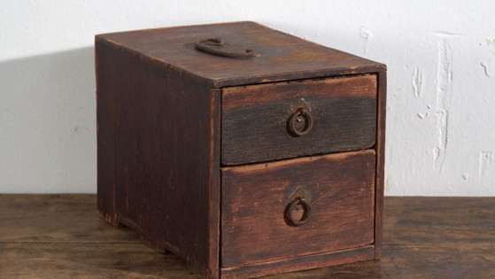 Antica cassettiera giapponese piccola laccata con due cassetti – Giappone, circa 1910 – Cassettiere, Leather (photo 3 of 40)