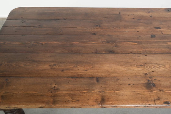 Image 1 of Large antique 19th-century English farmhouse dining table for 8 to 10 people, made of pinewood with a timeless appearance.