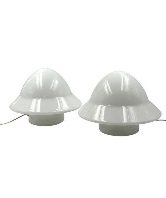 Image 1 of Ruimtetijdperk Set van 2 opaline glazen tafellampen, Italië 1970