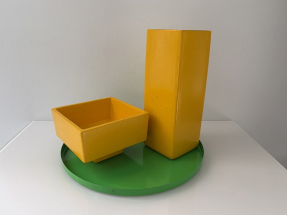 Postmoderne Vazenset Geel Met Groen Dienblad – Decoratieve objecten, Ceramic, Metal (photo 2 of 15)