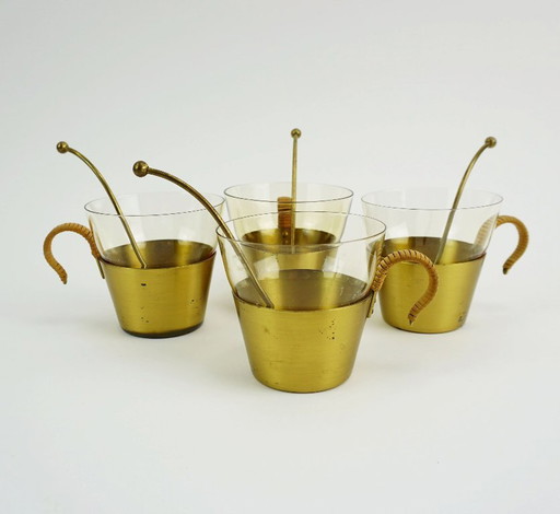 Ensemble de 4 verres à thé style années 50, signés Hein Matten, support en laiton, anses en raphia.