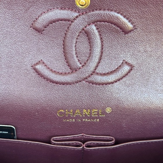 Chanel Classic Flap medium – Crossbody bags, Lambskin (photo 16 of 17)