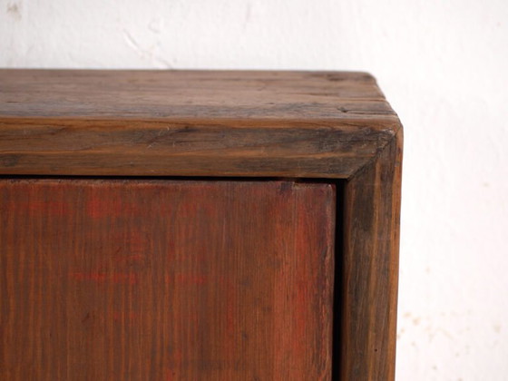 Antique low cabinet in pine wood – China, circa 1900 – Storage cabinet, Iron (photo 37 of 40)
