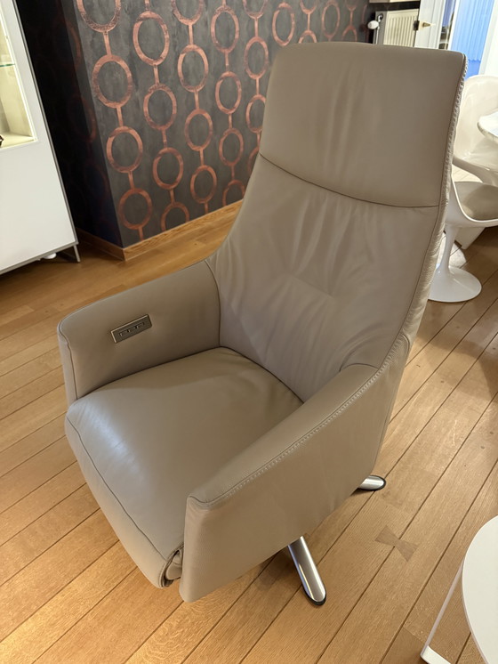 Image 1 of Gealux single-seater recliner with electric controls (retail price was €3248)