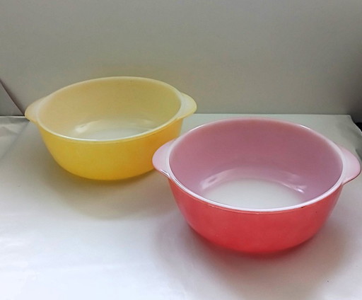 Vintage 60er Jahre Set 2 Schalen ARCOPAL France Pastell Rot und Gelb 20cm