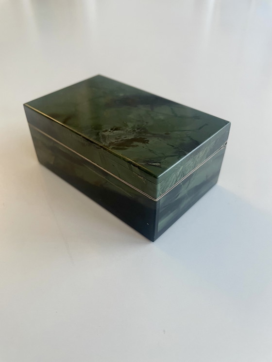 Image 1 of Scatola verde aus Jaspis mit Samtfutter