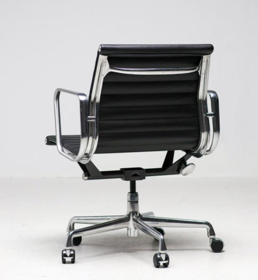 Herman Miller EA117 (USA EA335)