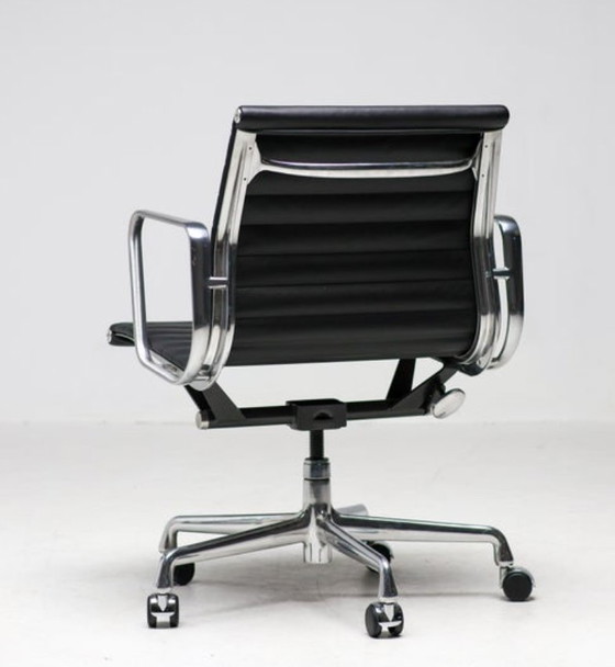 Image 1 of Herman Miller EA117 (USA EA335)