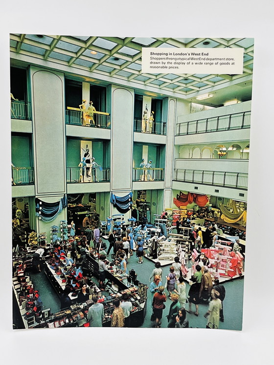 Image 1 of 3er-Set Kartonfotos „Shopping im Londoner West End“