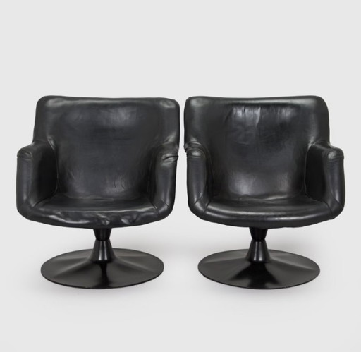 Yrjö Kukkapuro Par de sillones “Junior” para Haimi, 