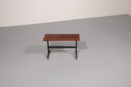Image 1 of Panca italiana di metà secolo, anni '60, con struttura in metallo nero e doghe in teak massello