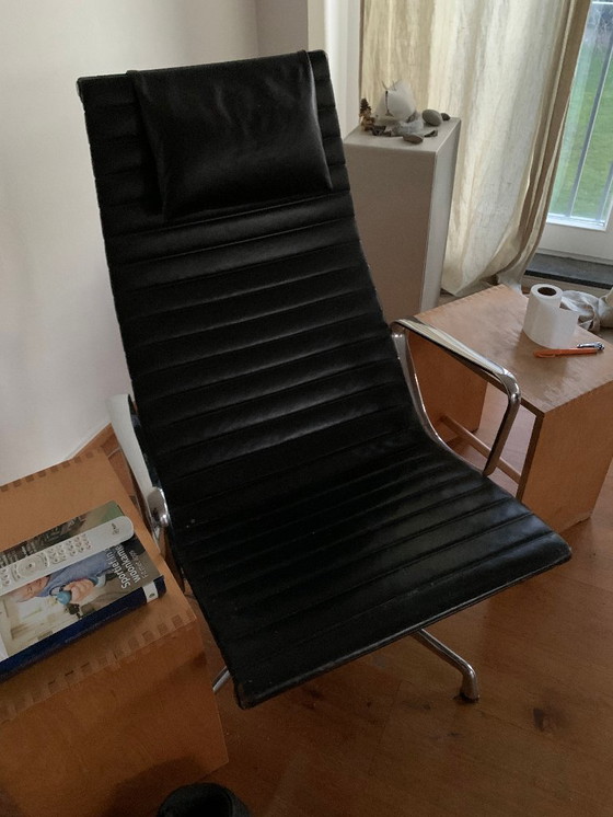 Image 1 of Vitra Eames EA124 Pelle / Cromo