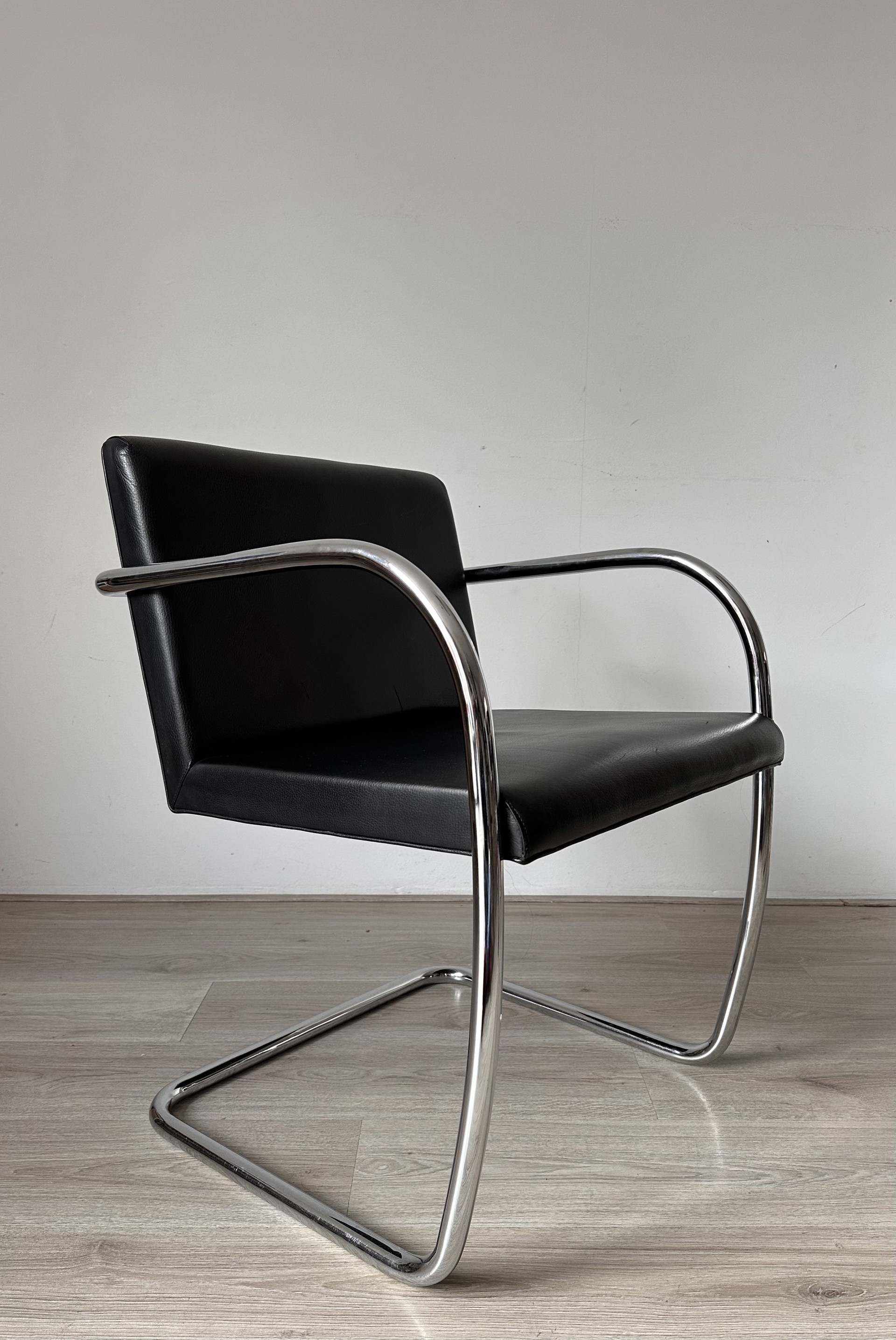 Buy Fasem chair? Save up to 80% at Whoppah | Whoppah