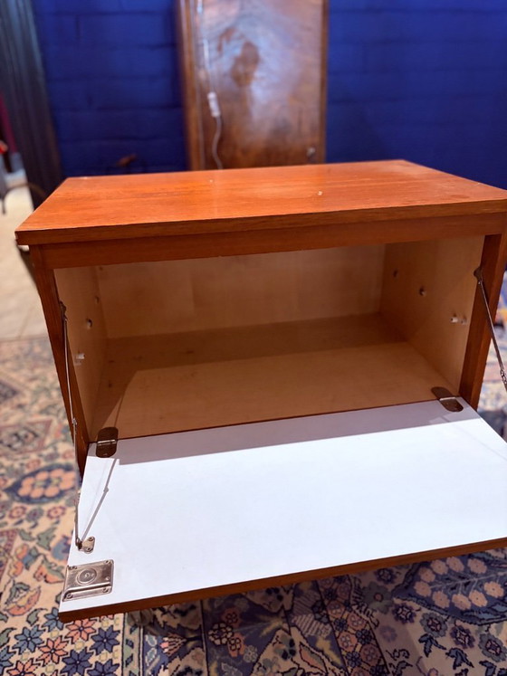 Image 1 of Meuble bar vintage en teck / Meuble à roulettes à charnières rabattables – Style moderne du milieu du siècle – Années 1960