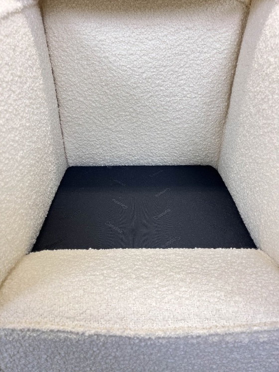 Lc2 Chair Bouclè Tissue, Le Corbusier, Cassina, Charlotte Perriand Seats – Armchairs, Textile (photo 3 of 8)