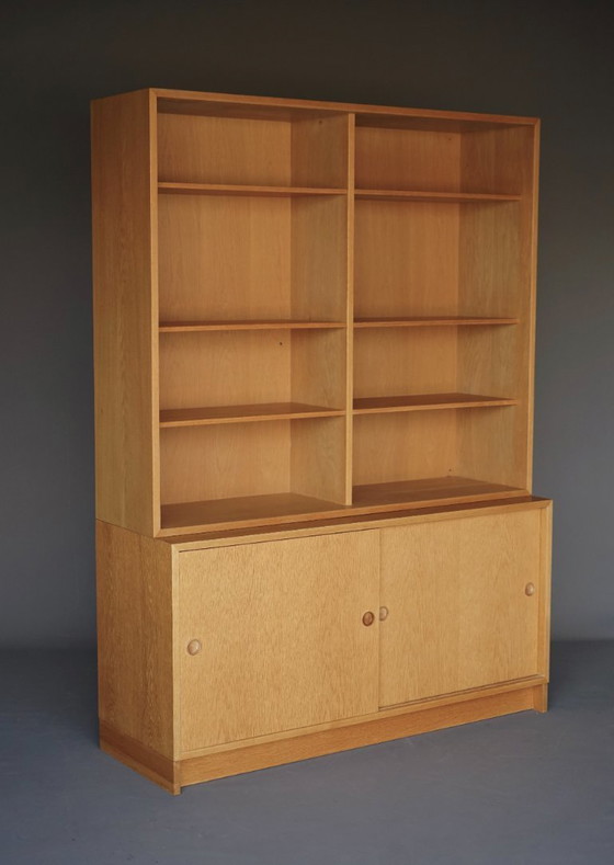 Image 1 of Eikenhouten boekenkast van Børge Mogensen voor Karl Andersson & söner. Zweden, jaren zestig