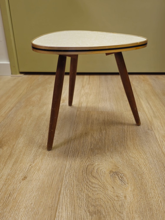 Image 1 of Tavolino vintage per piante Tavolino giallo