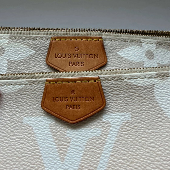 Louis Vuitton pink monogram giant by the pool Multi Pochette Accessoires – Andere Taschen, Leinwand (photo 13 of 17)