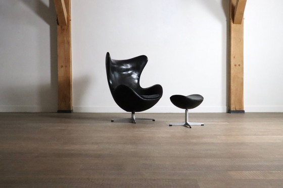 Image 1 of Early Arne Jacobsen “Egg” Chair with Ottoman for Fritz Hansen, Denmark 1963