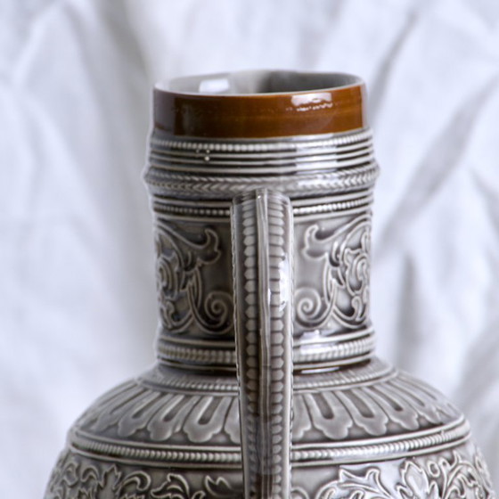 Image 1 of Grande caraffa in maiolica del XIX secolo (1840) con motivo a polena