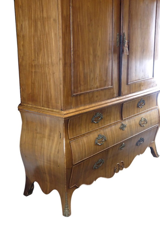 Image 1 of Cabinet de style Louis XV, milieu du XVIIIe siècle.