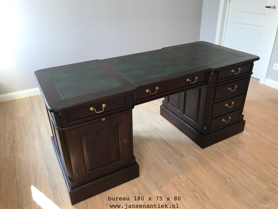 Image 1 of La scrivania angolare 220x220 si abbina perfettamente al mogano noce teak