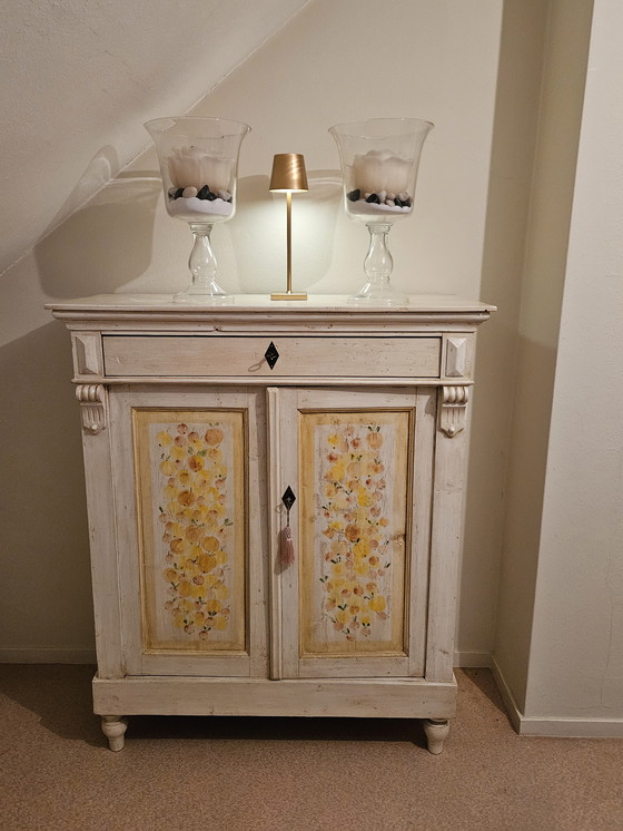 Image 1 of Gabinete patinado