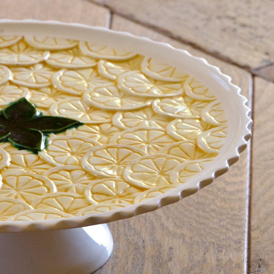 Image 1 of Grote vintage taartstandaard/taartschaal in de vorm van een citroen