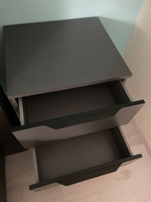 Spacious bedside tables anthracite and black
