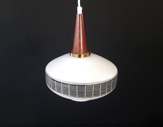 Image 1 of Vintage melkglazen hanglamp met hout, 1960s, mcm lamp, minimalistisch hallamp zwart wit glas