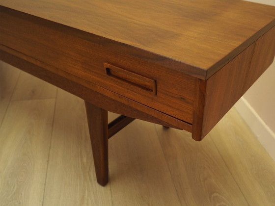 Image 1 of Aparador bajo de teca, diseño danés, década de 1960, fabricado en Dinamarca.