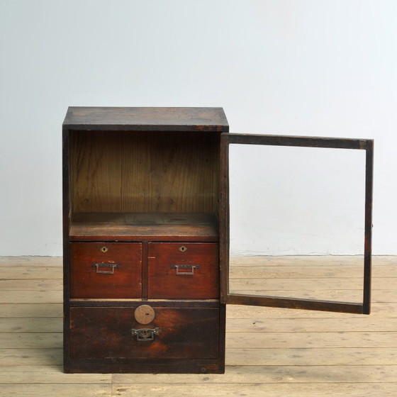Image 1 of Petite vitrine japonaise, vers 1925
