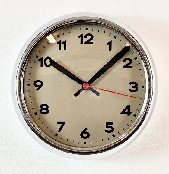 Vintage Wall Clock from PRAGUR, 1940s – Glass, Chrome (photo 3 of 19)
