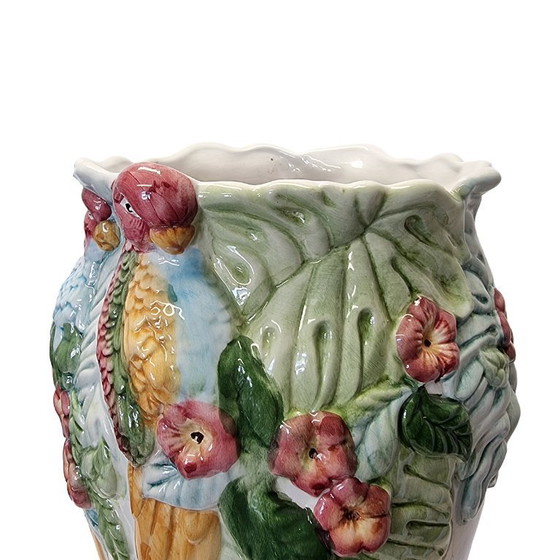 Image 1 of Portugiesische Majolika-Vase mit Papageien