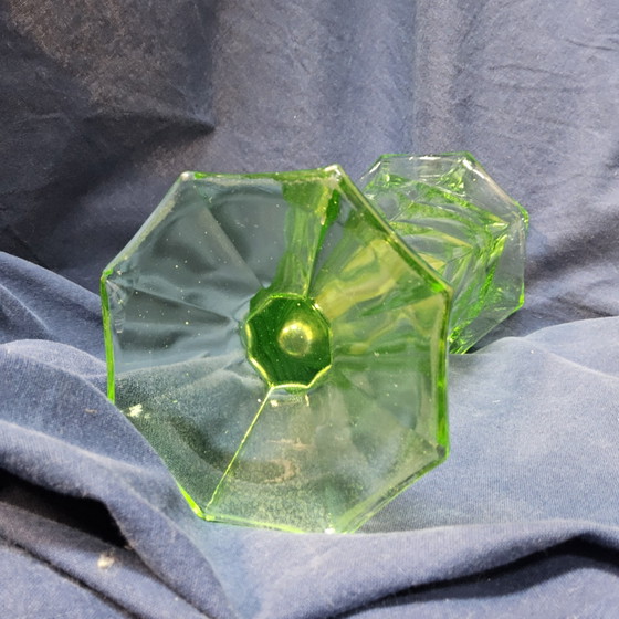 Vase Antique Art Déco Bohémien en Uranium / Verre Géométrique Effilé (Verre de Bohème) – Glass (photo 11 of 15)