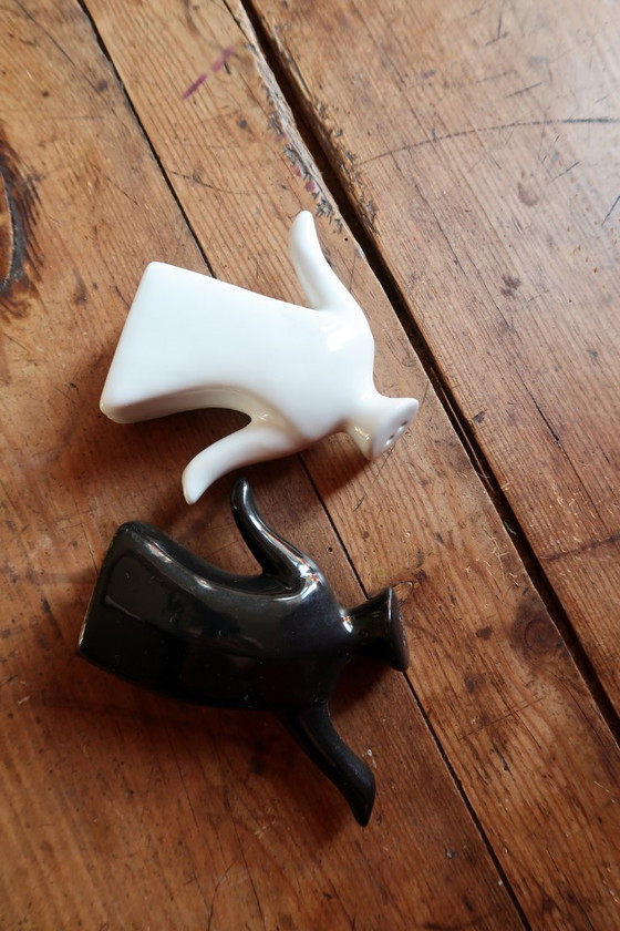 Image 1 of Saliera e pepiera moderne in ceramica, figure antropomorfe in bianco e nero - 2C34