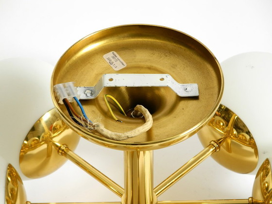 Image 1 of Wunderschöne Messing-Deckenleuchte im Space-Age-Stil der 1960er Jahre mit 8 Glaskugeln von Kaiser Leuchten