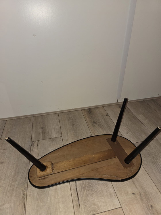 Image 1 of Bellissimo tavolo retrò a forma di rene con piano in formica, anni '60, buone condizioni, colore giallo ocra caldo
