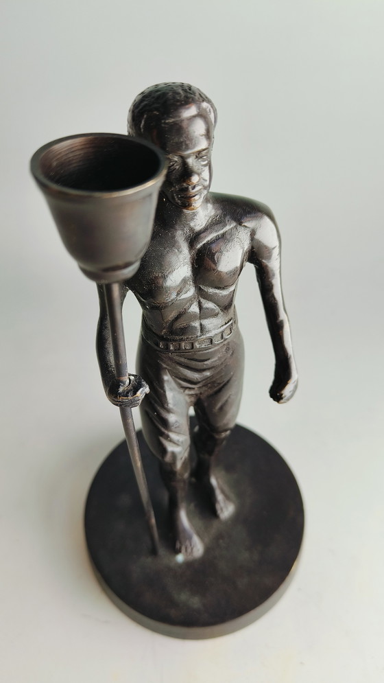 Image 1 of Antiker Kerzenständer des starken dunklen Mannes Ethnographisch