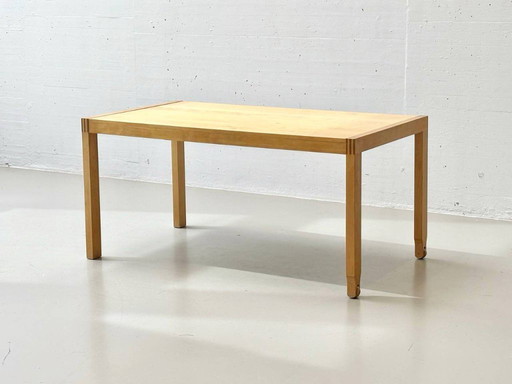 Grande table de salle à manger en chêne cendré avec plateau intégré de Seetal Swiss