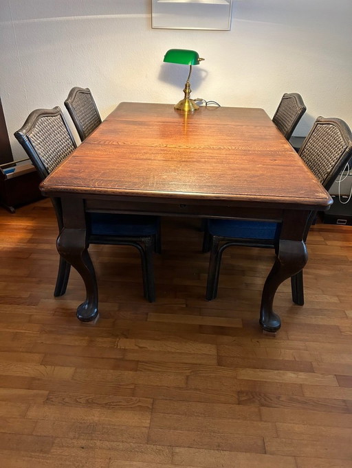 Queen Ann antique dining table from +/- 1890