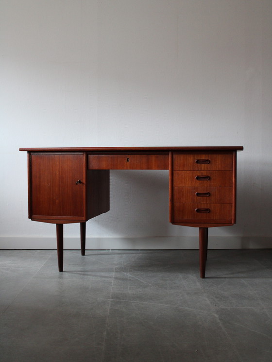 Image 1 of Scrivania danese vintage in teak